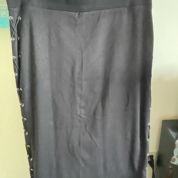 Black vintage pencil skirt. - Picture 6 of 8